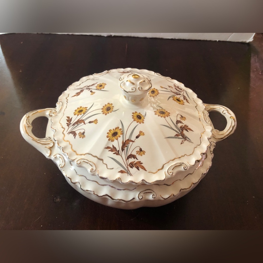 Vintage Serving Bowl. Like New.